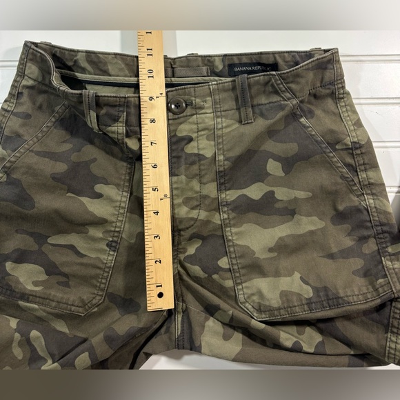Banana Republic Slim Utility Pant Jogger Camo Womens Size 6 Zipper Ankles Casual - Picture 9 of 16